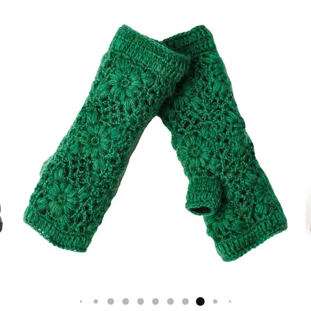 Nirvanna for Anthropologie Green Crochet Handwarmer Gloves black fleece lining